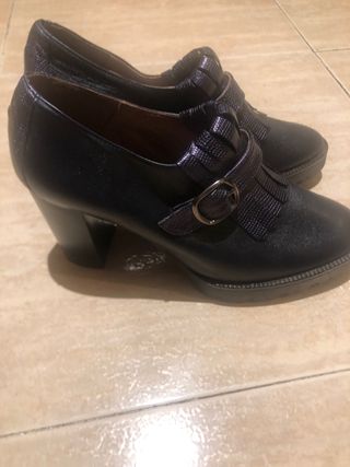 Zapatos de tacón de cuero negros, numero 38, nuevo