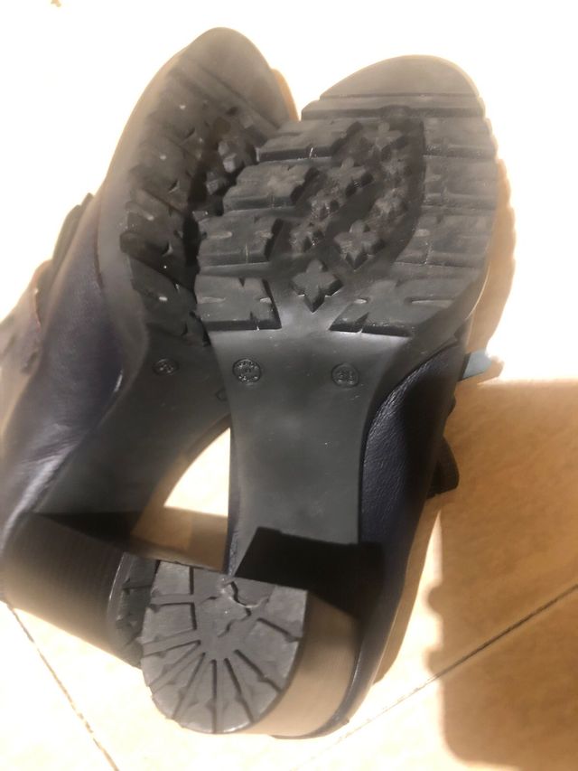 Zapatos de tacón de cuero negros, numero 38, nuevo