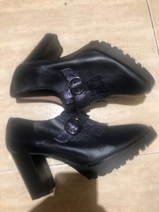 Zapatos de tacón de cuero negros, numero 38, nuevo