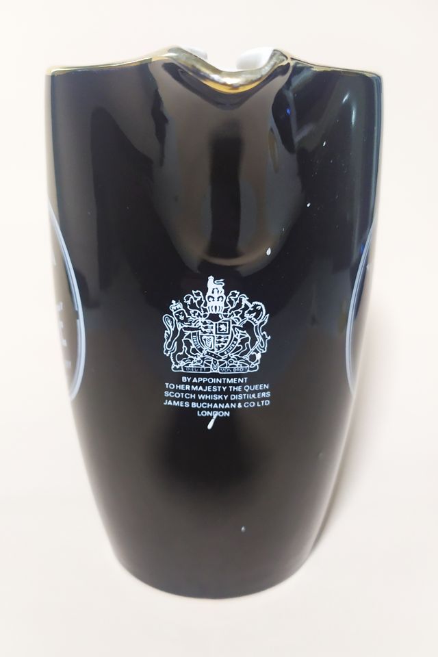 Jarra BLACK & WHITE Scotch Whisky