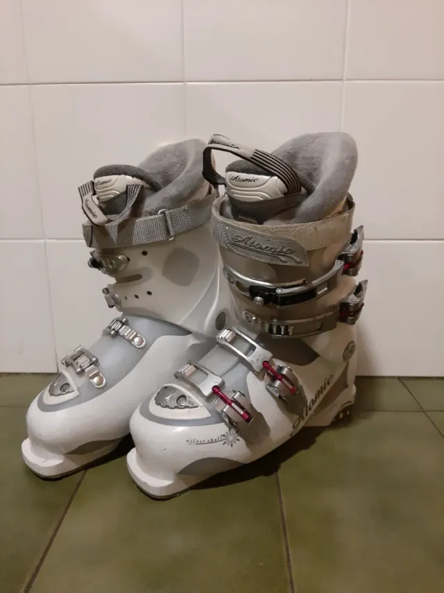 Esquís Movement con fijaciones +botas Atomic