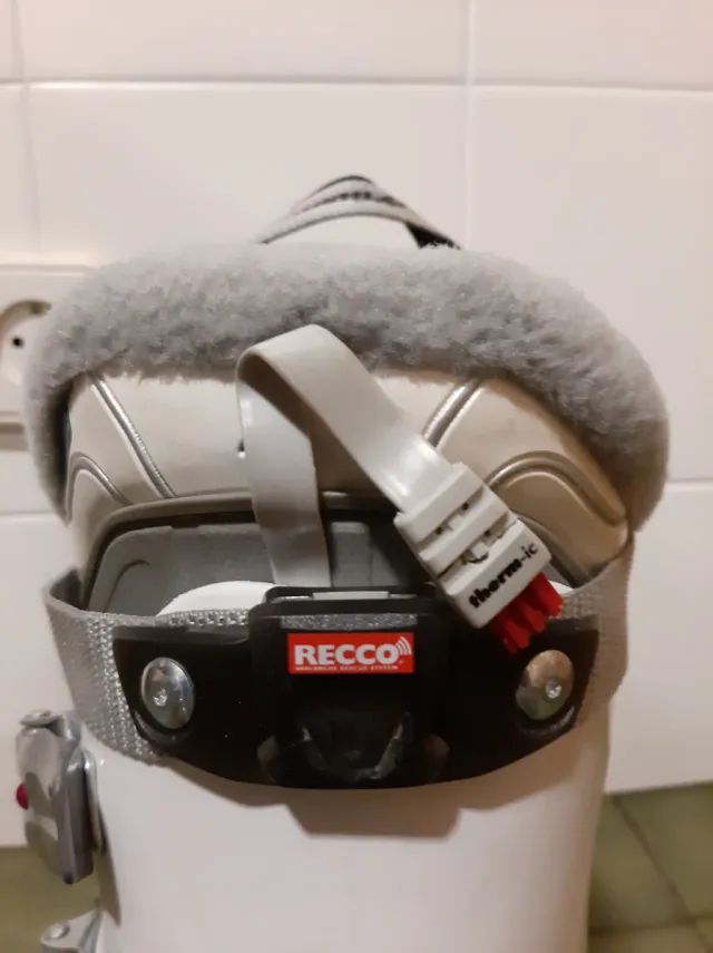 Esquís Movement con fijaciones +botas Atomic