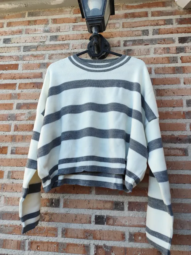 Jersey Stradivarius rayas gris y blanco