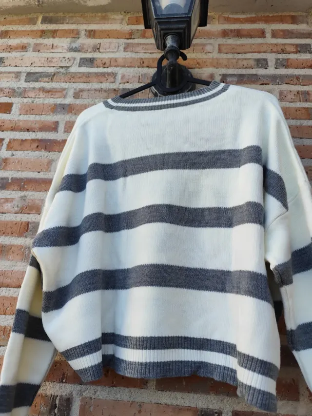 Jersey Stradivarius rayas gris y blanco