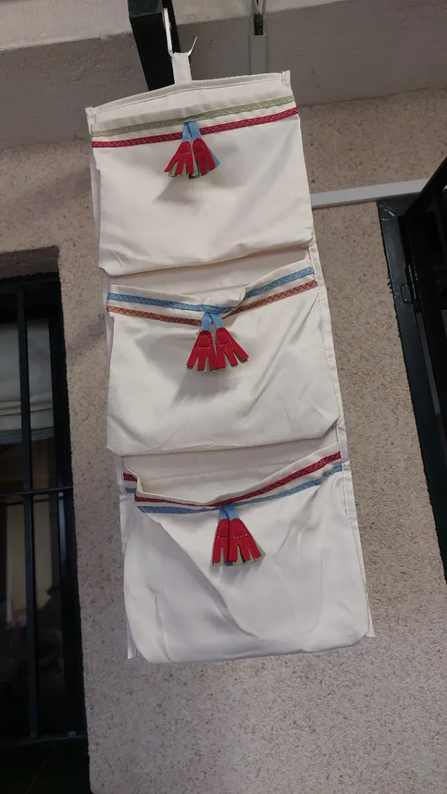 Porta todo infantil con 3 bolsillos