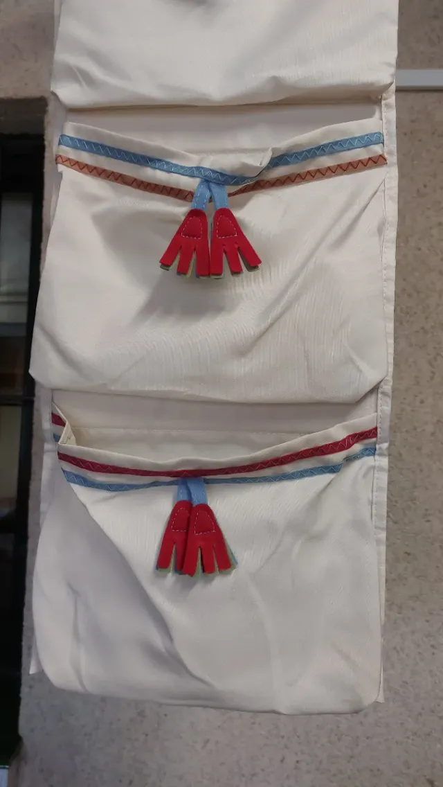 Porta todo infantil con 3 bolsillos