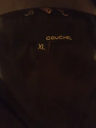 Gabardina negra y blanca con estampado