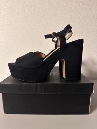 Zapatos de tacón negros