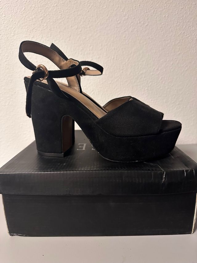 Zapatos de tacón negros