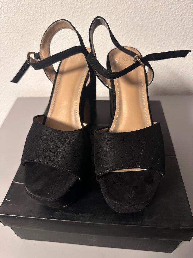 Zapatos de tacón negros