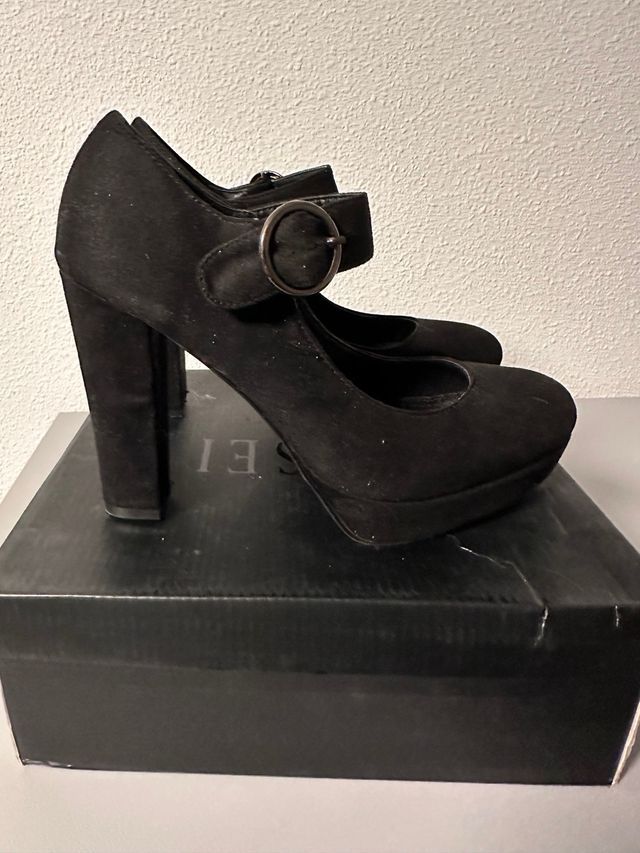 Zapatos de tacón negros