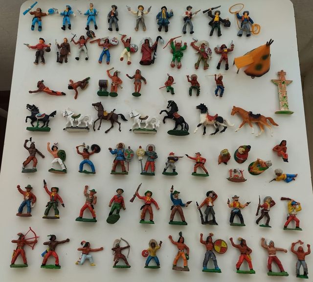 Figure di Indiani e Cowboys in Gomma