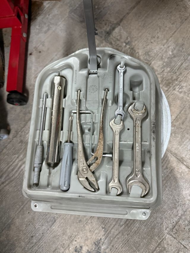 Maletín Herramientas BMW E30 OEM Completo 1128 911