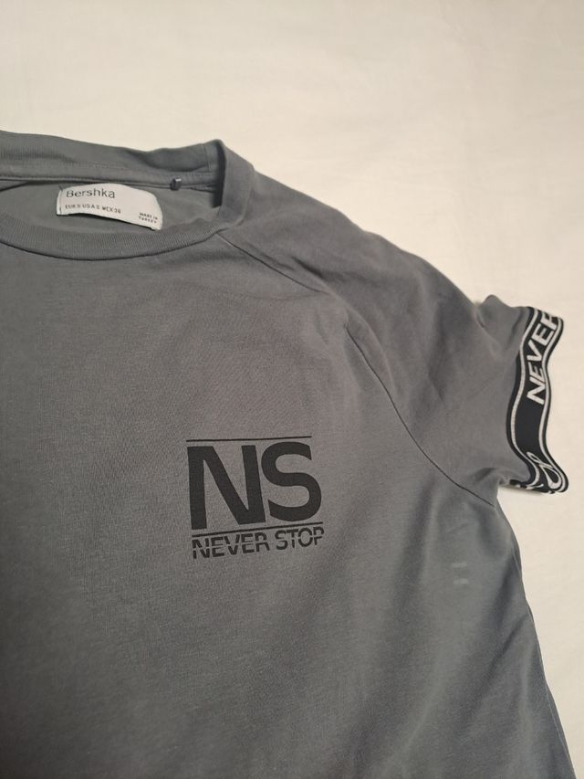 Camiseta Bershka NS Gris
