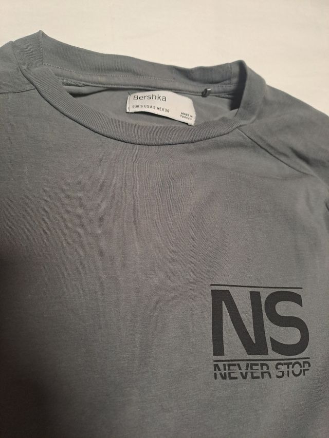 Camiseta Bershka NS Gris