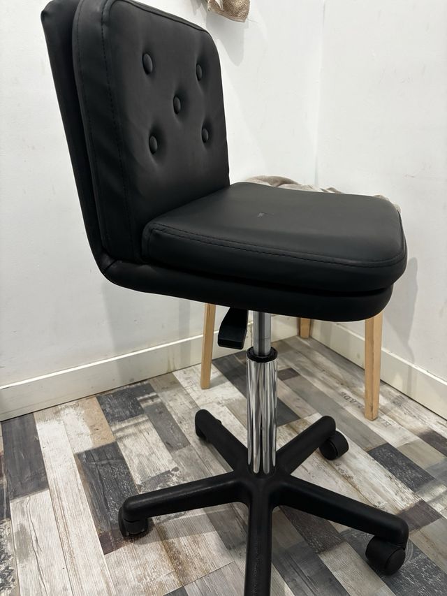 Silla estética regulable en altura