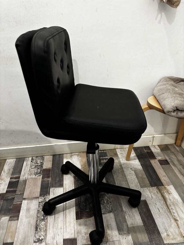 Silla estética regulable en altura