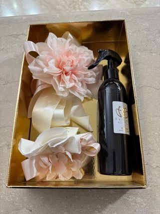 Confezione regalo fiocco, saponetta e profumo
