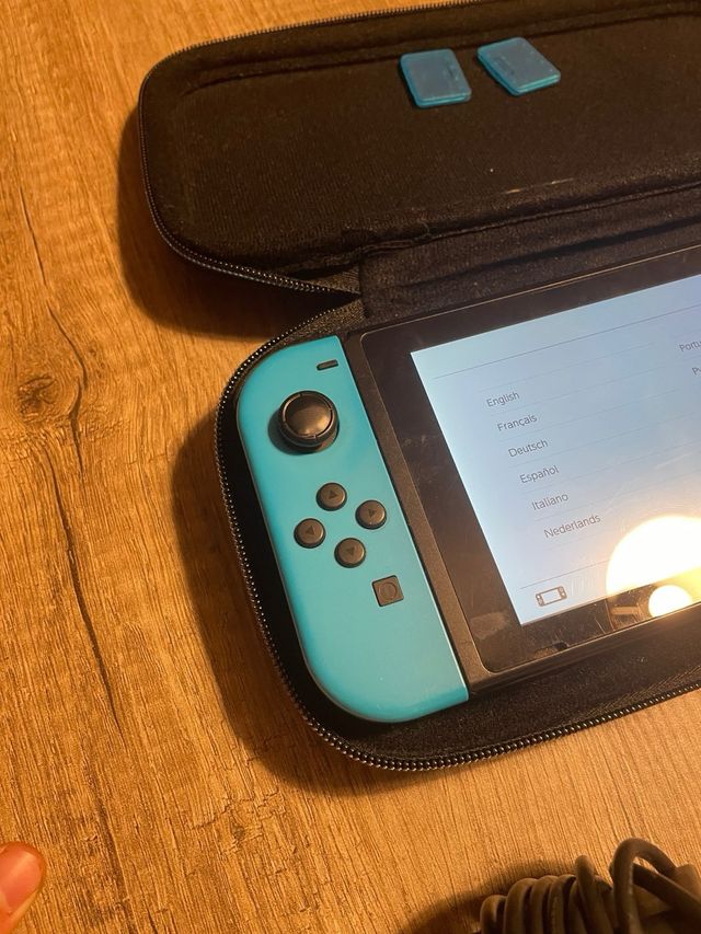 Nintendo Switch Azul/Vermelho com capa