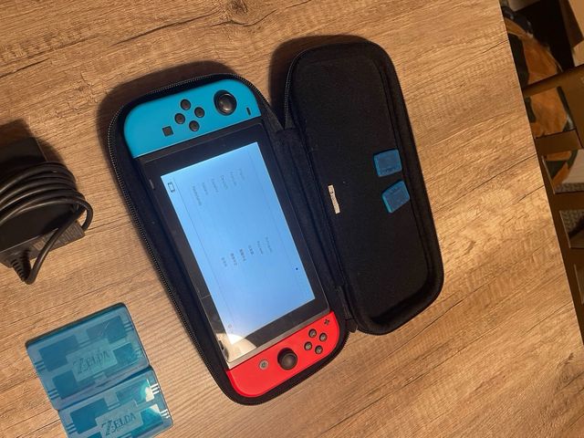 Nintendo Switch Azul/Vermelho com capa