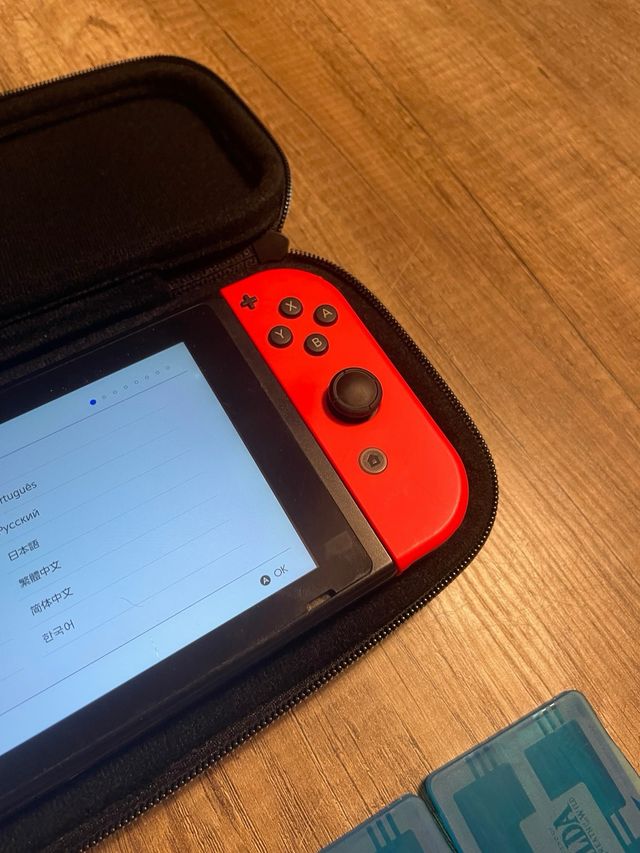 Nintendo Switch Azul/Vermelho com capa