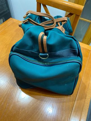 Bolsa de viaje verde y marrón