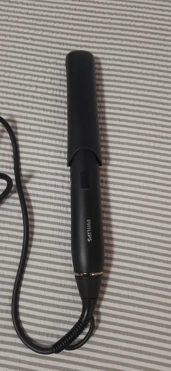 Plancha de pelo Philips negra y dorada
