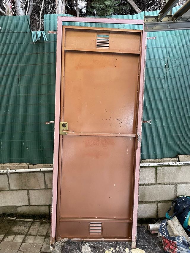 3 Puertas de Seguridad Metálicas