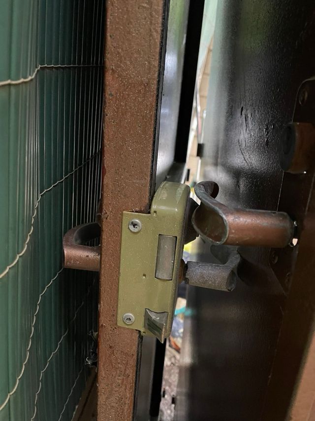 3 Puertas de Seguridad Metálicas