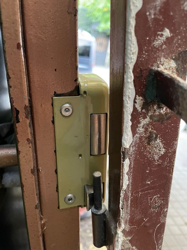 3 Puertas de Seguridad Metálicas