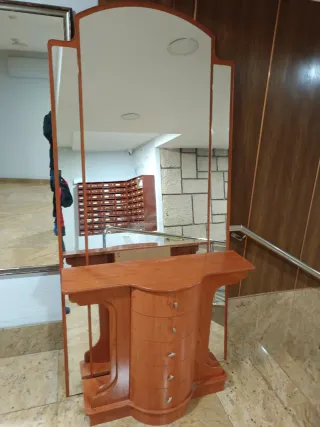 Mueble recibidor con espejo