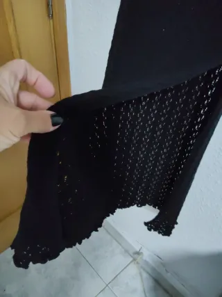 Falda larga negra con detalles