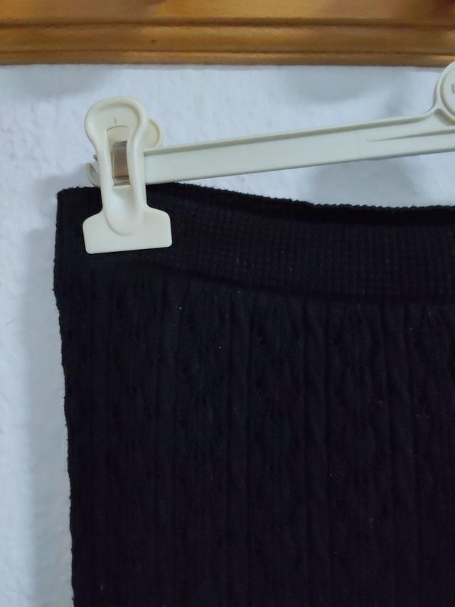 Falda larga negra con detalles