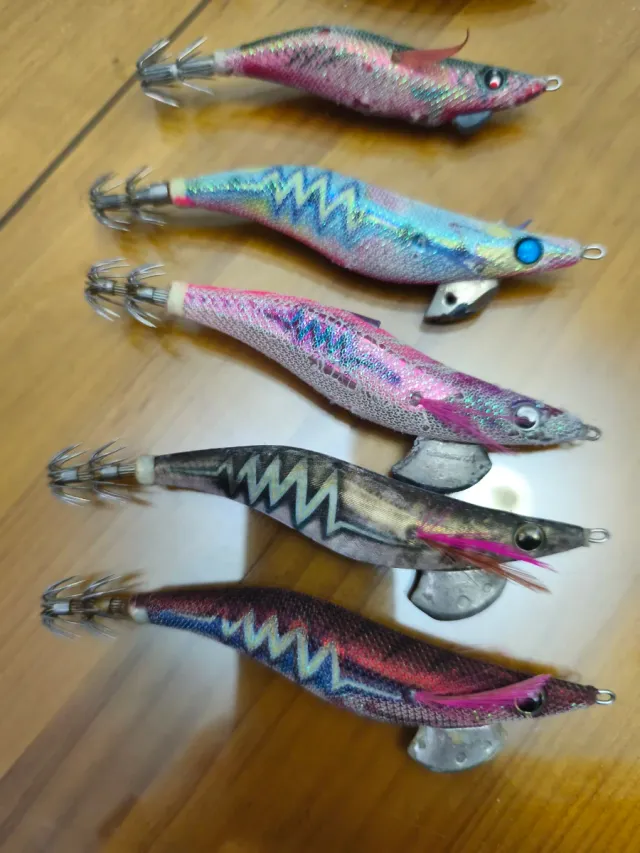 Lote 15 señuelos pesca eging.