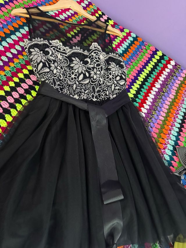 Vestido Negro Fiesta Encaje y Tul