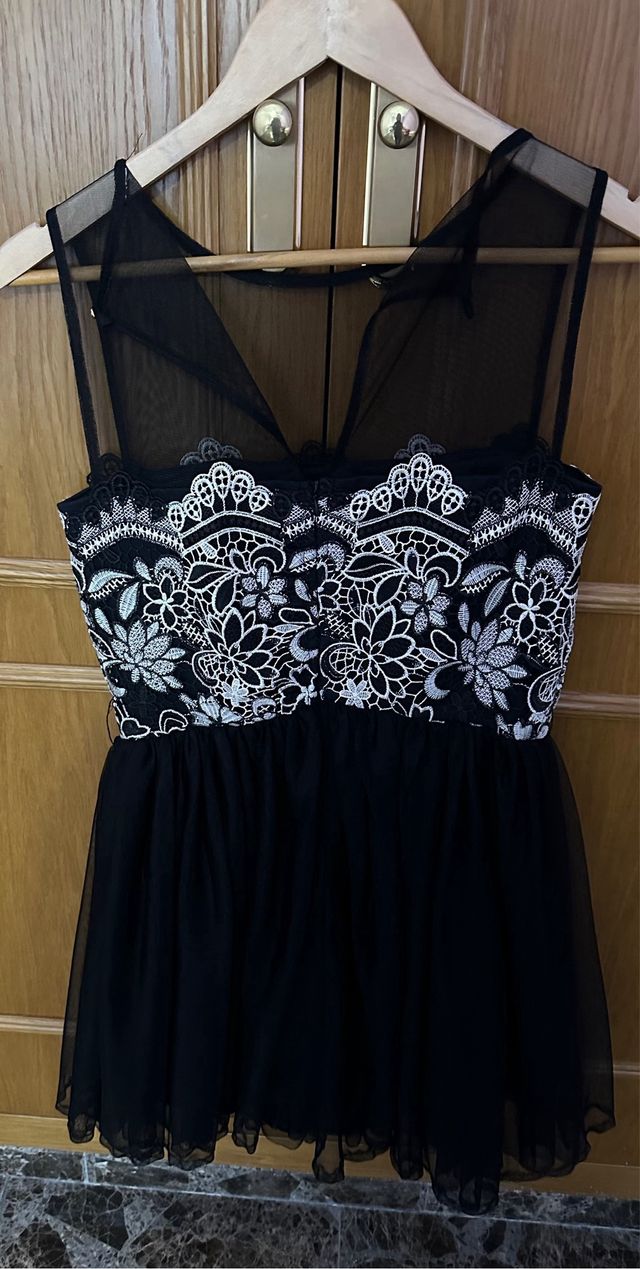 Vestido Negro Fiesta Encaje y Tul