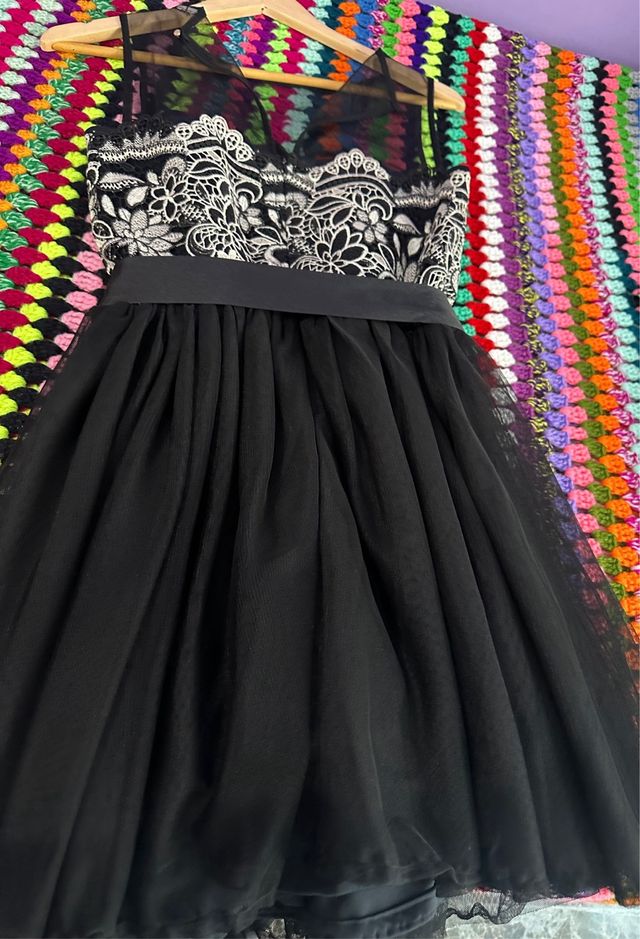 Vestido Negro Fiesta Encaje y Tul