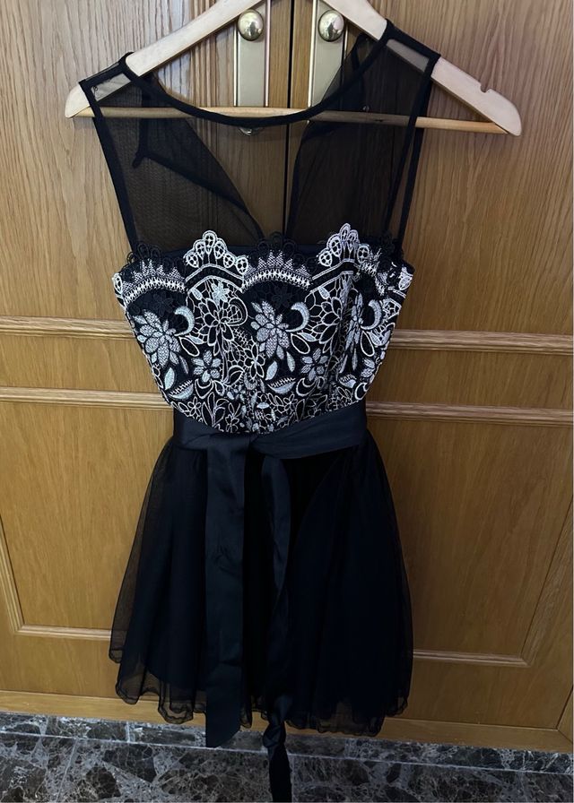 Vestido Negro Fiesta Encaje y Tul