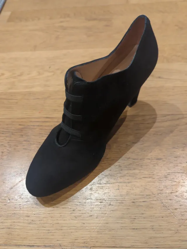 Zapato tacón ante negro Laqant