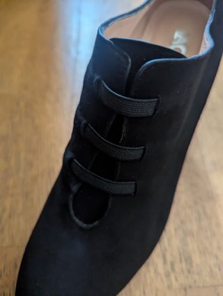 Zapato tacón ante negro Laqant