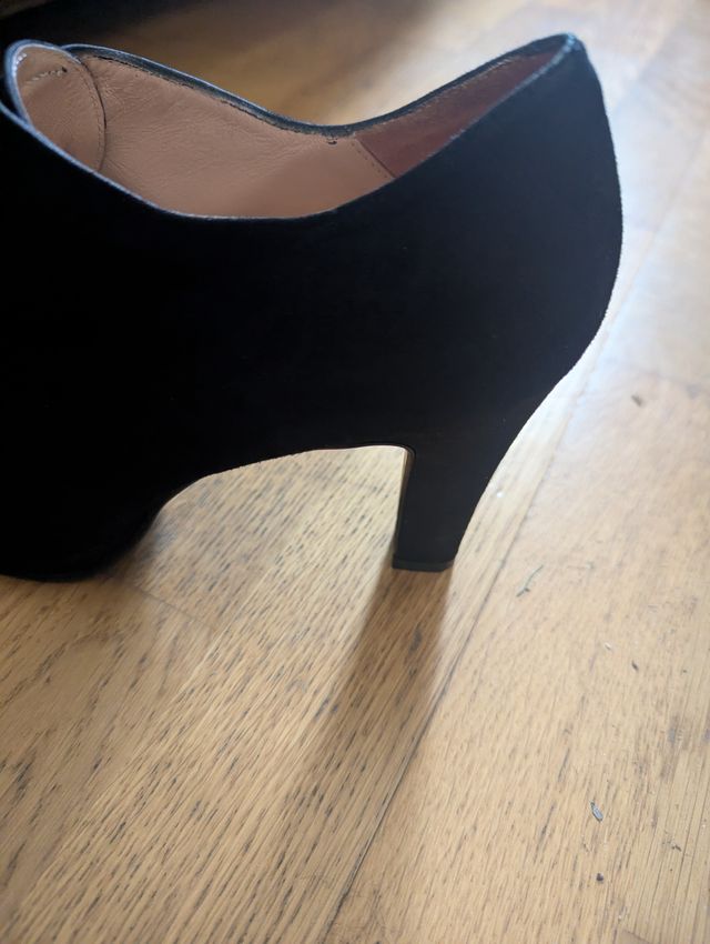 Zapato tacón ante negro Laqant