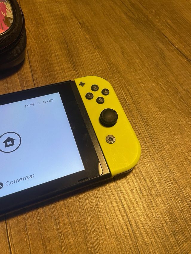 Nintendo Switch Azul/Amarelo + Acessórios