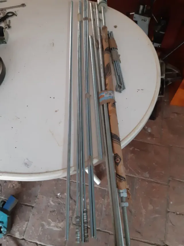 Barrette filettate e perni metallici