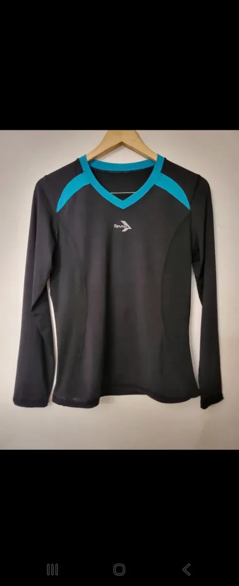 Camiseta Spyro Negra y Turquesa Manga Larga