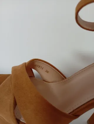 Zapatos de tacón marrones