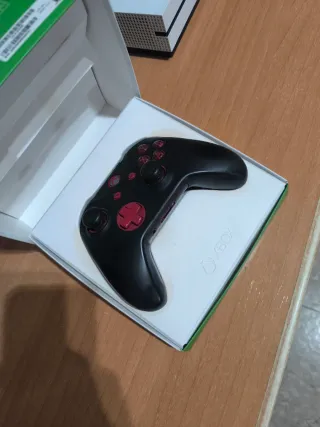 Xbox One S 500GB + Mando Rojo