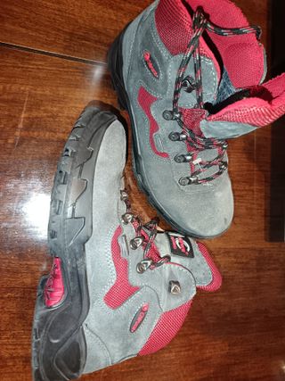 Botas de Montaña Chiruca Gris y Rojo