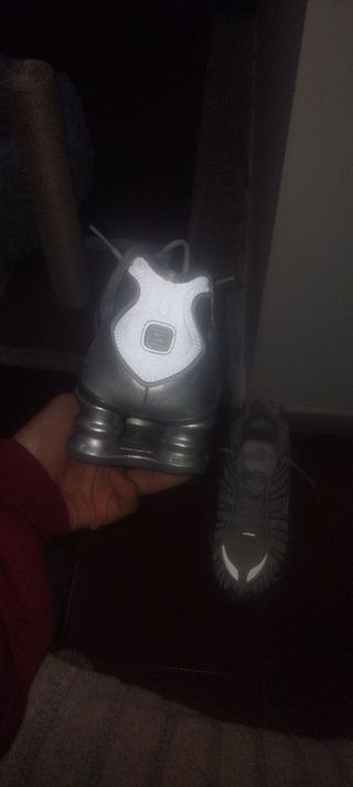 Tênis Nike Shox Prata e Branco