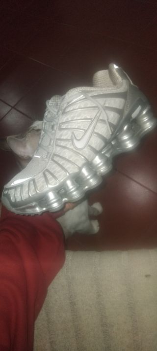 Tênis Nike Shox Prata e Branco