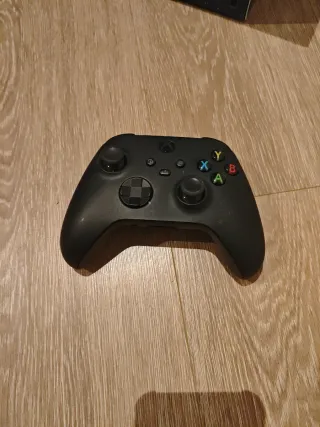 Xbox Series X con vinilo galaxia